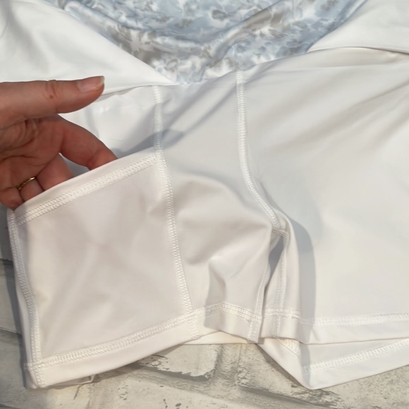 Gymshark blue white floral skort layered front 3 pockets 28 inch waist size 6 - Picture 10 of 14